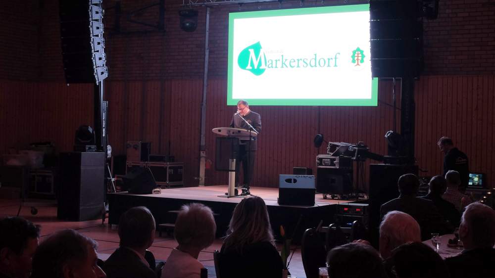 Rolf Domke, Vorsitzender des Unternehmerverbandes Markersdorf e.V., bei seiner Ansprache. <br />Der Unternehmerverband ist wichtigster Sponsor des Markersdorfer Neujahrsempfangs