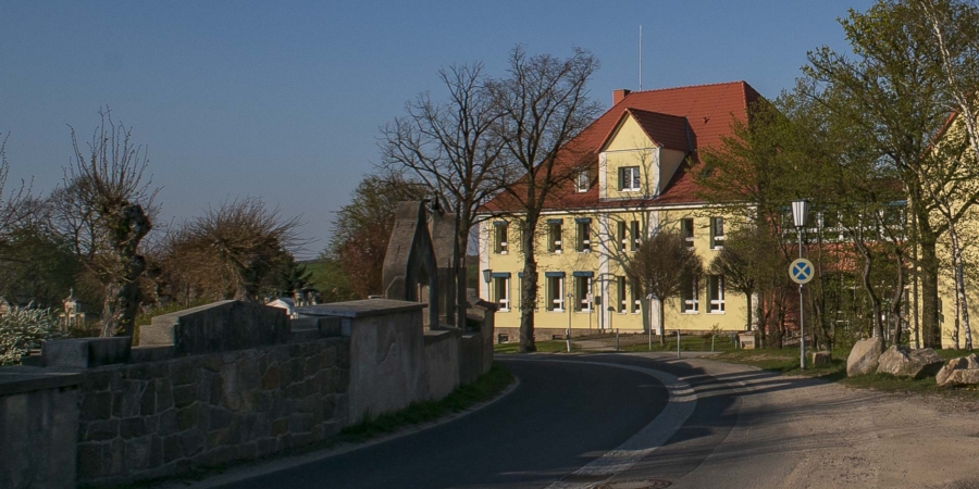 Die Grundschule in Markersdorf (Teilansicht)