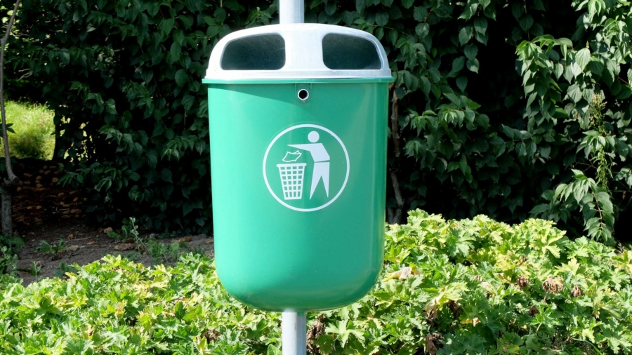 Moderne Abfallbehälter sind seit einigen Wochen an den Holtendorfer Bushaltestellen montiert