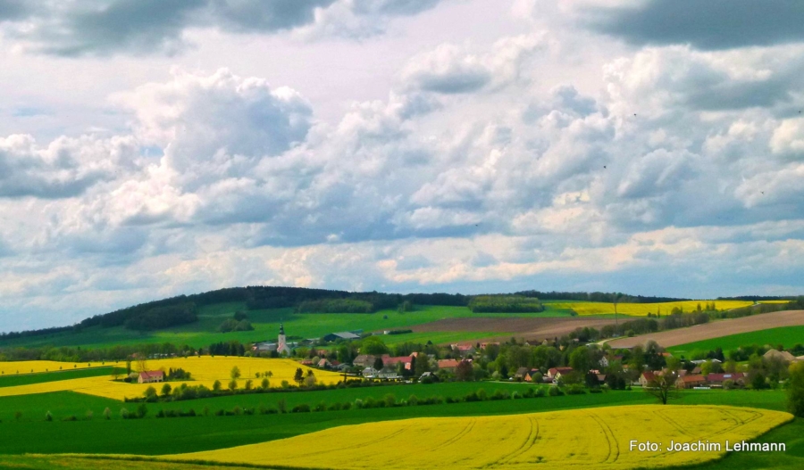 Blick über die Markersdorfer Ortschaft Friedersdorf, früher Friedersdorf an der Landeskrone