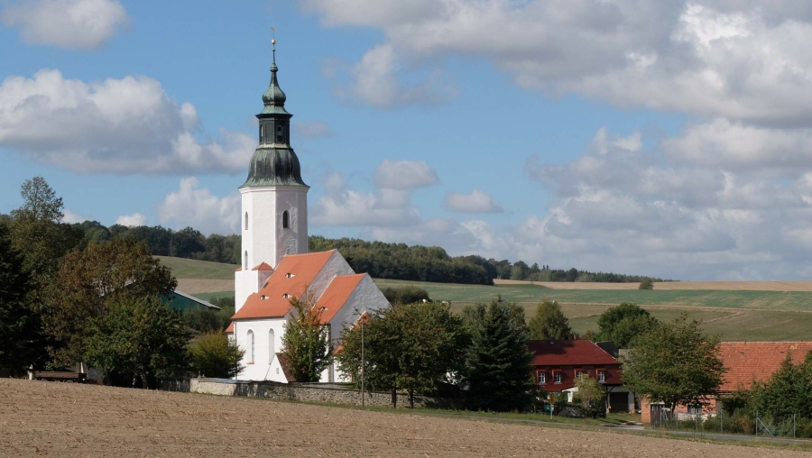 Die sanierte Friedersdorfer Kirche ist ein Blickfang