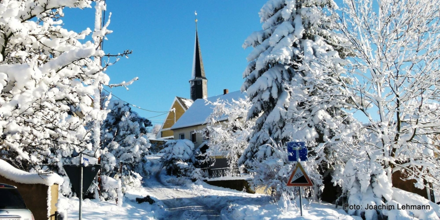 Im Winter – wie hier in Jauernick-Buschbach – sind die Gedanken an Energiepreise und Wärmedämmung bei manchem besonders präsent