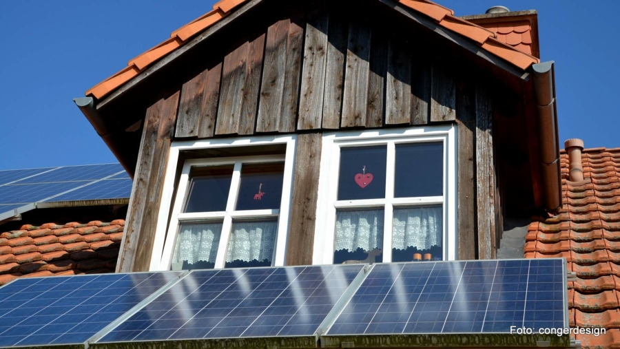 Platz ist nicht nur in, sondern für Photovoltaik auch auf der kleinsten Hütte