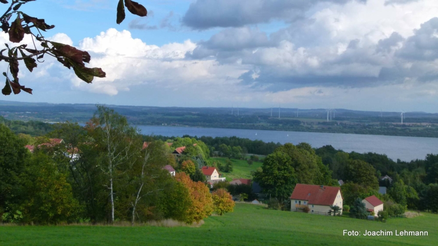 Blick von Jauernick-Buschbach auf den Berzdorfer See. Entstanden ist die Aufnahme am 2. Oktober 2022