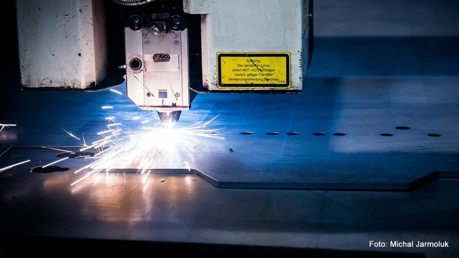 Laserschneiden ist in der Blechverarbeitung heute eine Selbstverständlichkeit, in Sachsen produziert der Werkzeugmaschinenbauer TRUMPF aus Ditzungen in Neukirch/Lausitz hochautomatisierte Laseranlagen für die Blechbearbeitung