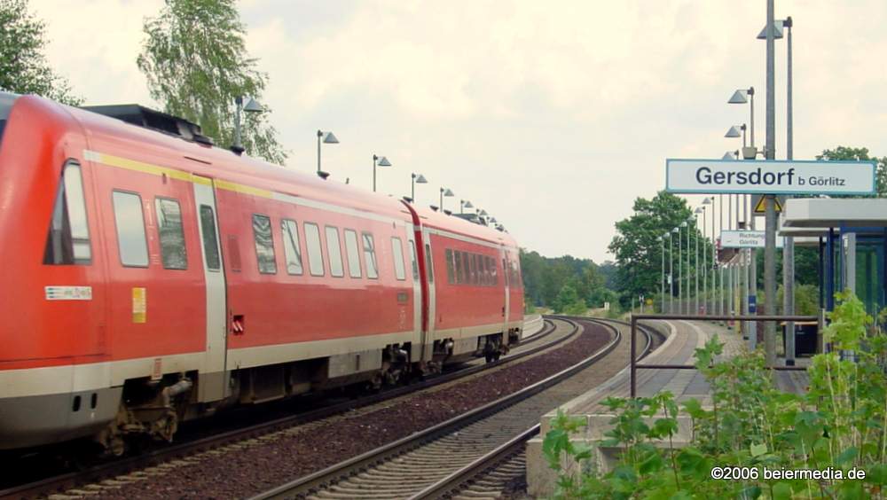 Gersdorf ist mit der Strecke Dresden - Bautzen - Görlitz - Breslau für die Großgemeinde Markersdorf die Anbindung zur Eisenbahn.
